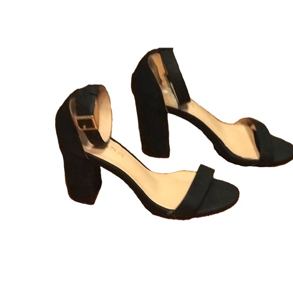 Liliana Open Toe Ankle Strap Block Heel Sandal - Picture 2 of 4